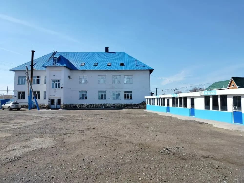 Продается здание свободного назначения с земельным участком