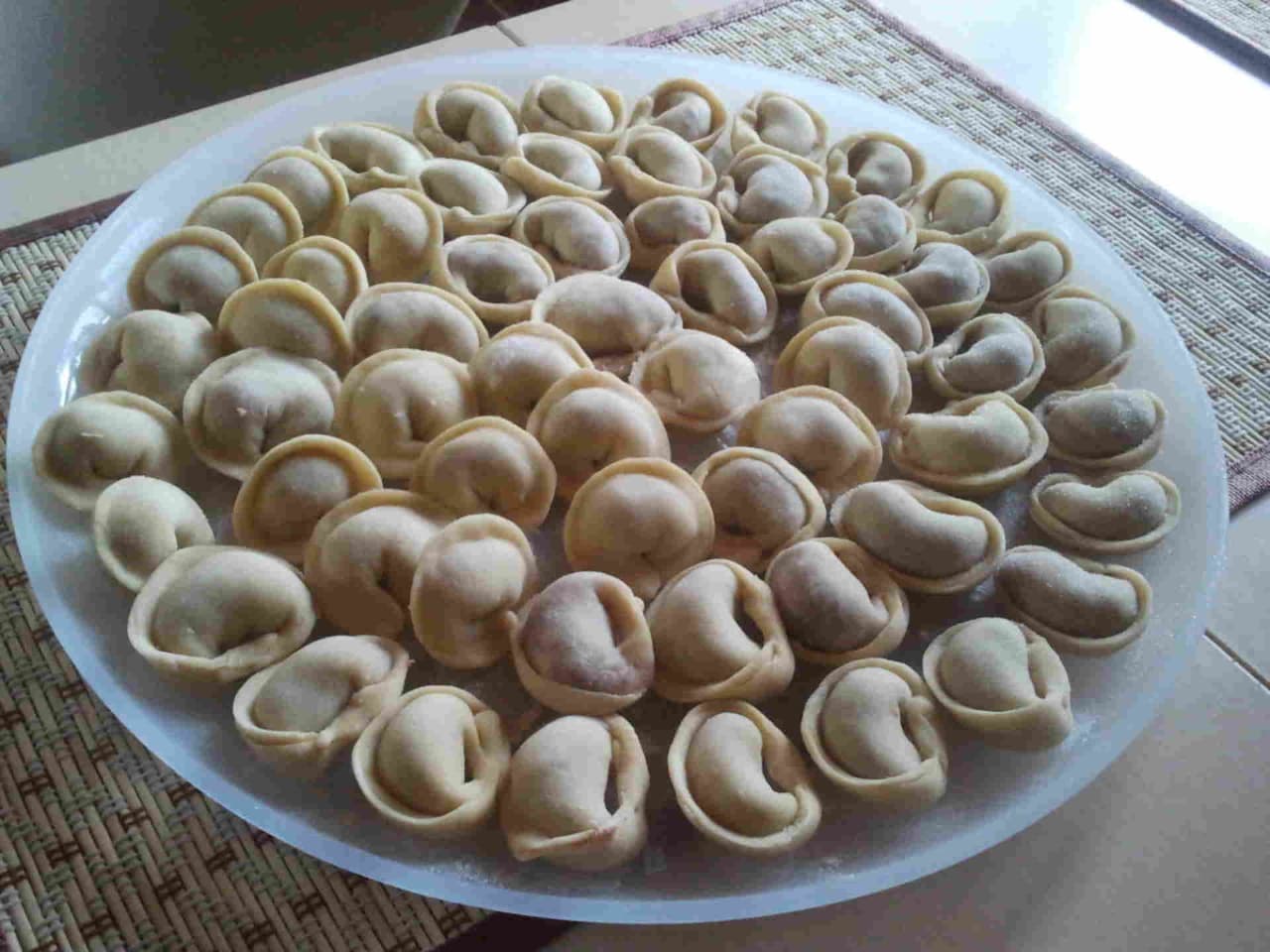 Работник пельменного цеха