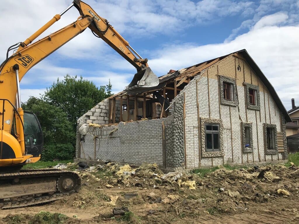 Демонтаж домов, зданий, сооружений. Вывоз мусора с объектов.