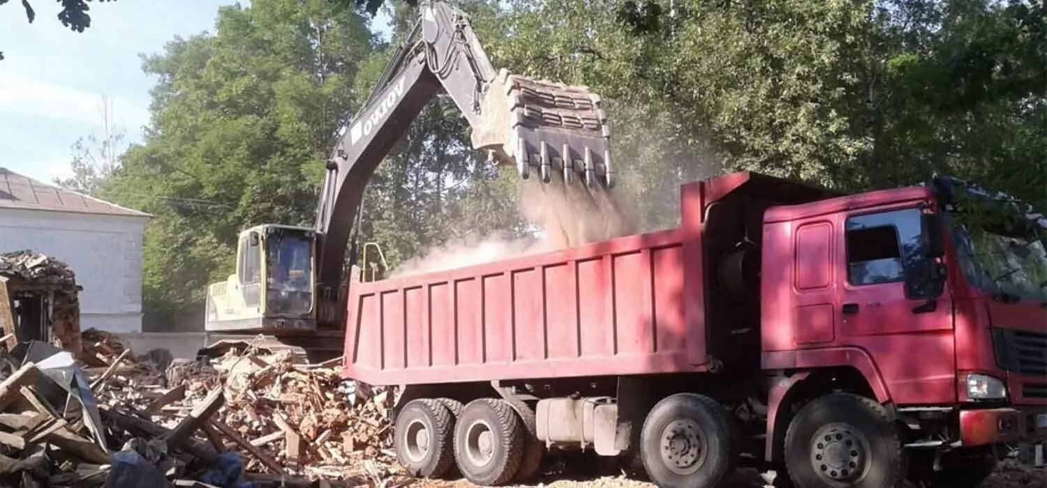 Вывоз и утилизация мусора с применением спецтехники