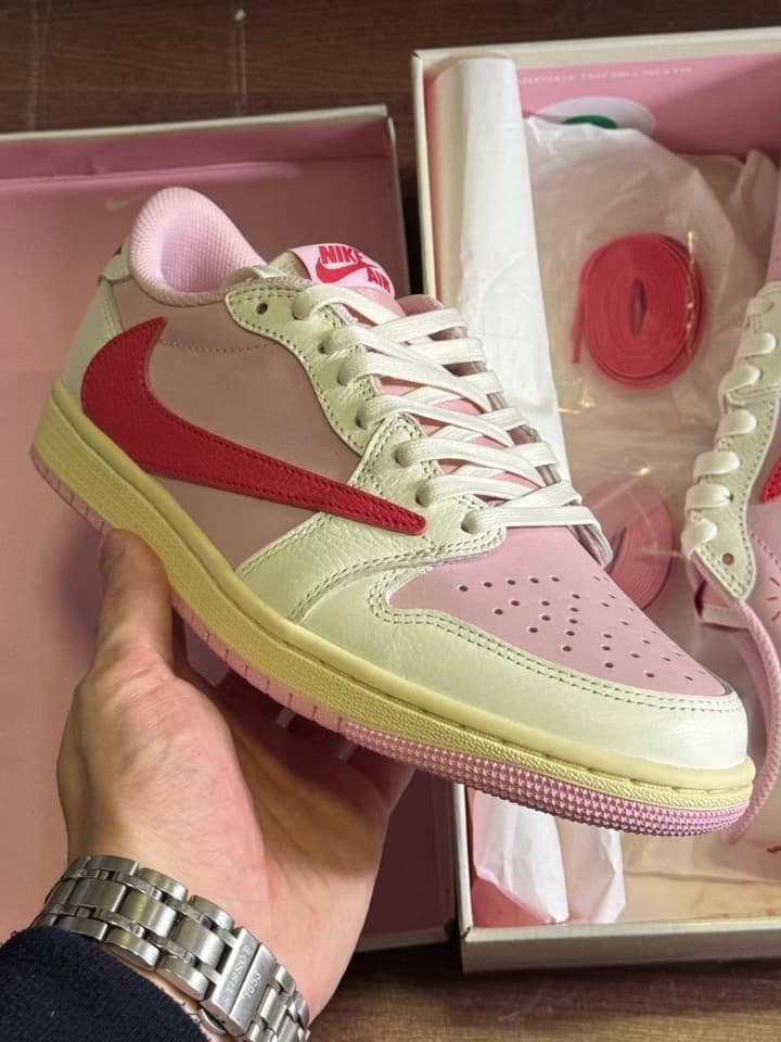 Air Jordan 1 Retro Low OG x Travis Scott Sail Tropical Pink