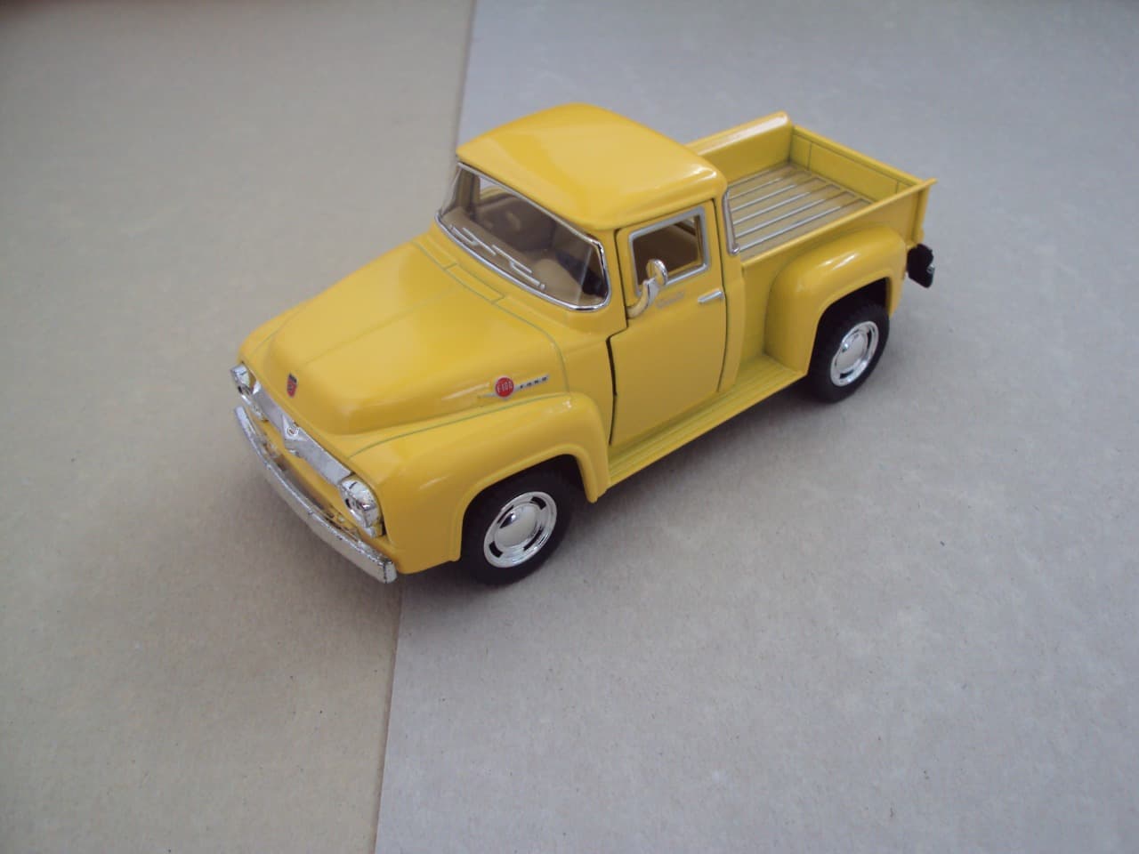 Автомобиль Ford Пикап США F100