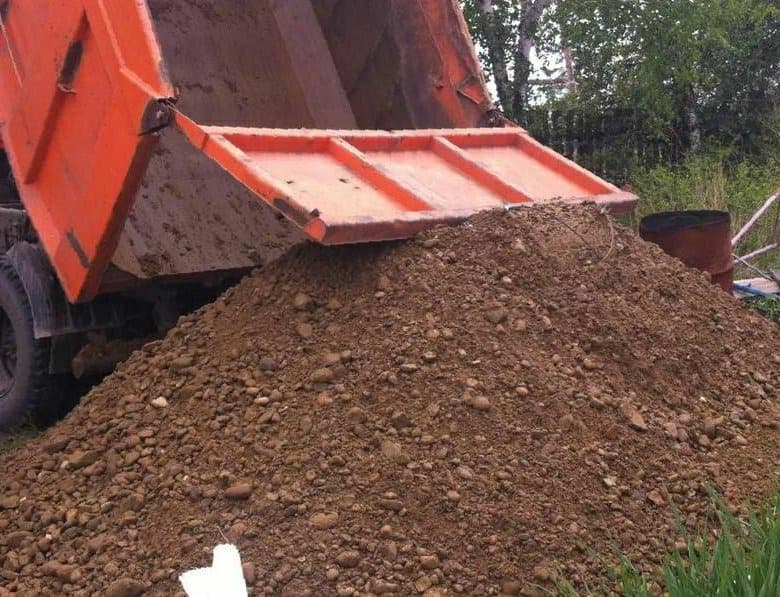 Доставка грунта для отсыпки — выравнивание участков и создание надёжных оснований!