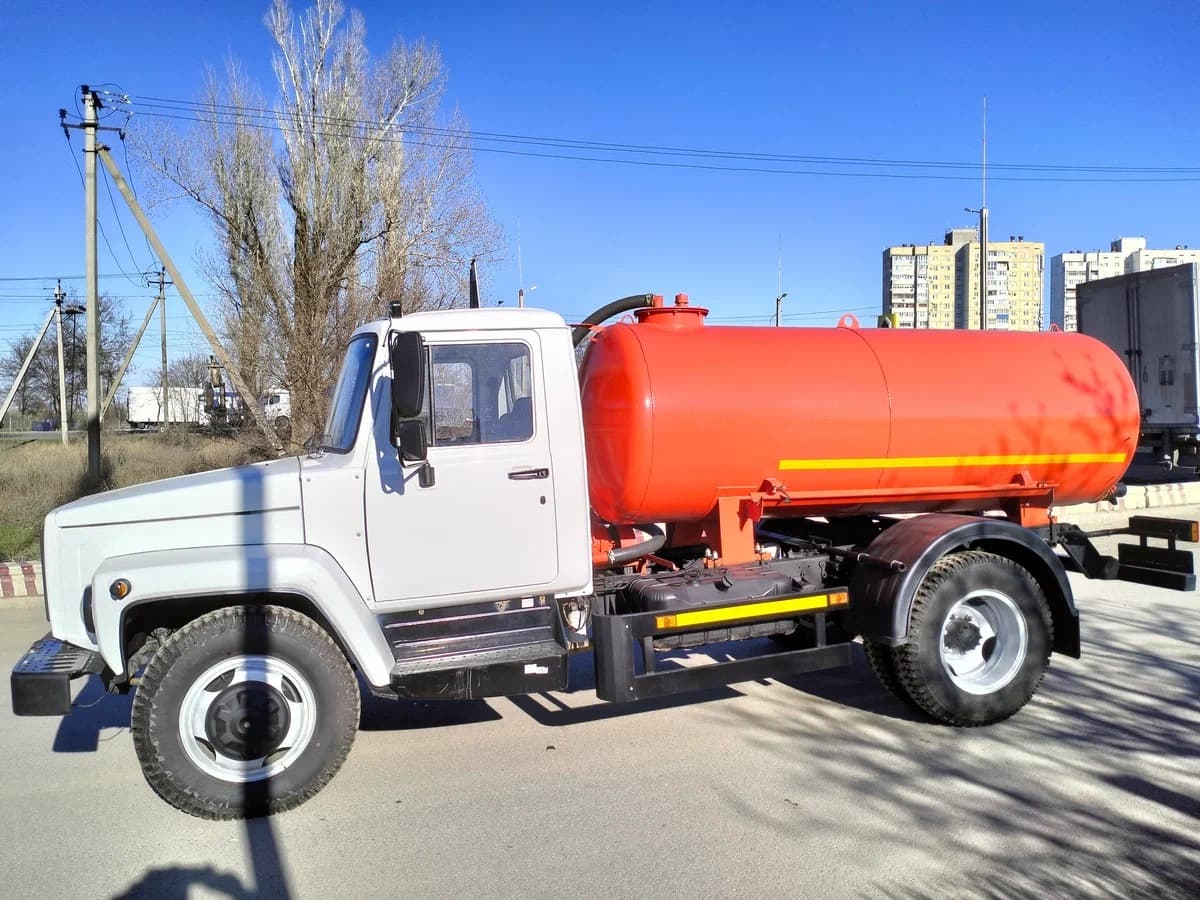Аренда ассенизатора: откачка и вывоз ЖБО