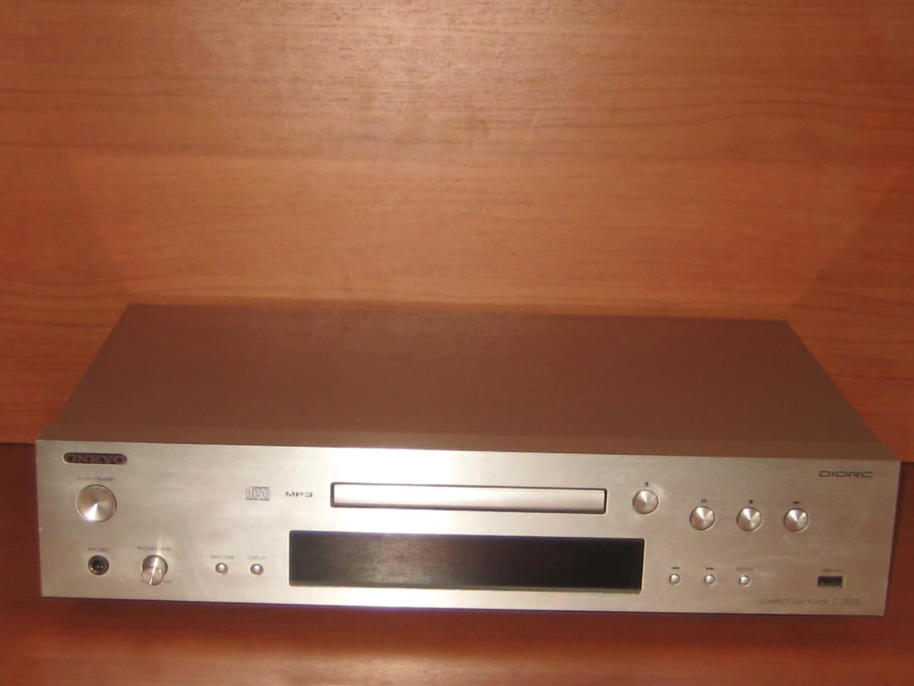 CD проигрыватель Onkyo C-7070 Silver