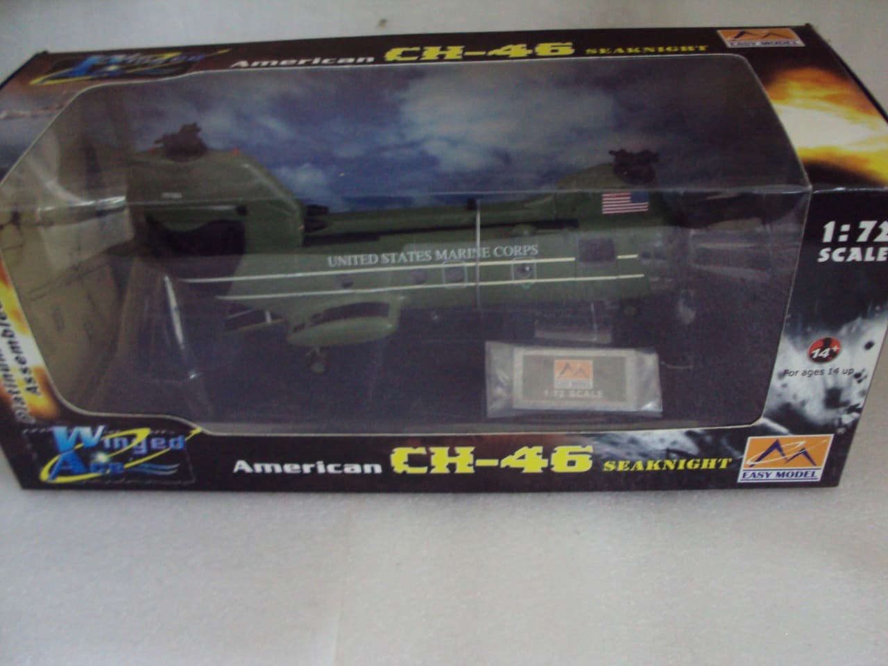 Вертолёт 37004 Marines Boeing ch-46f 157684 hmx-1