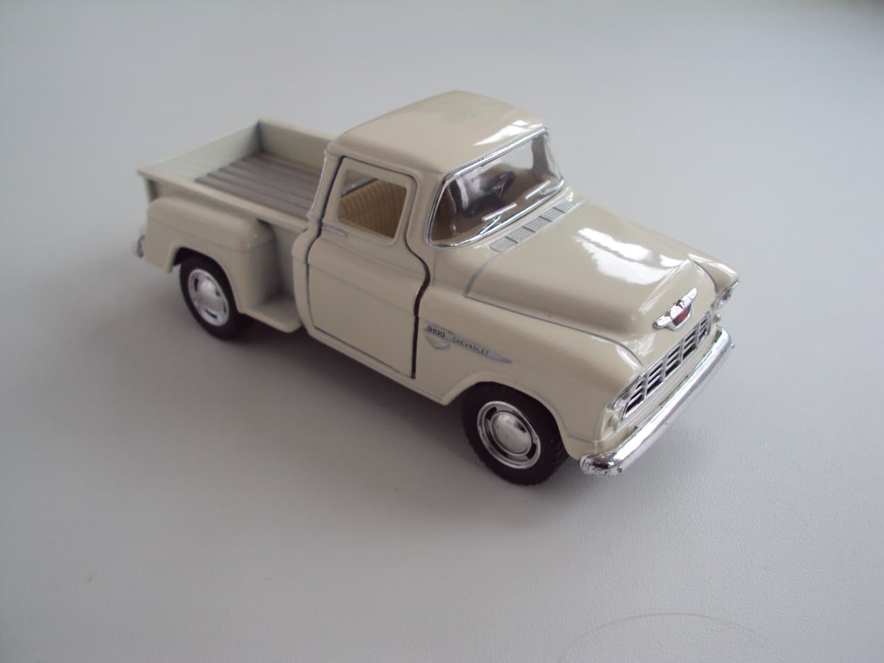 Автомобиль CHEVROLET