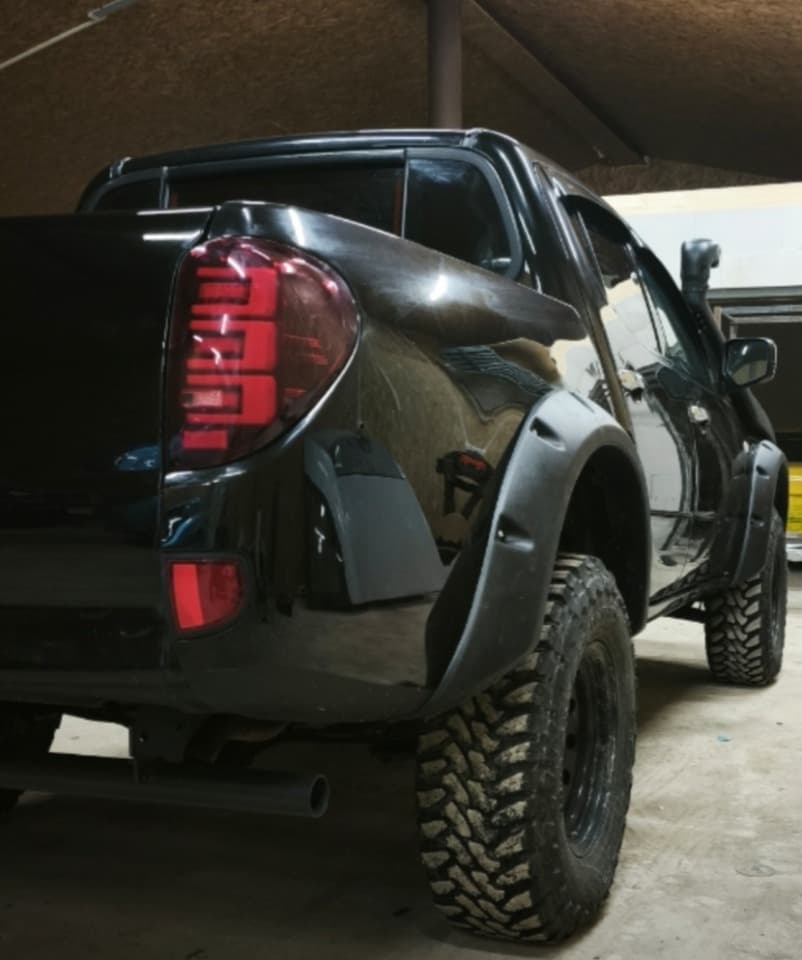 LED задние фонари Mitsubishi L200