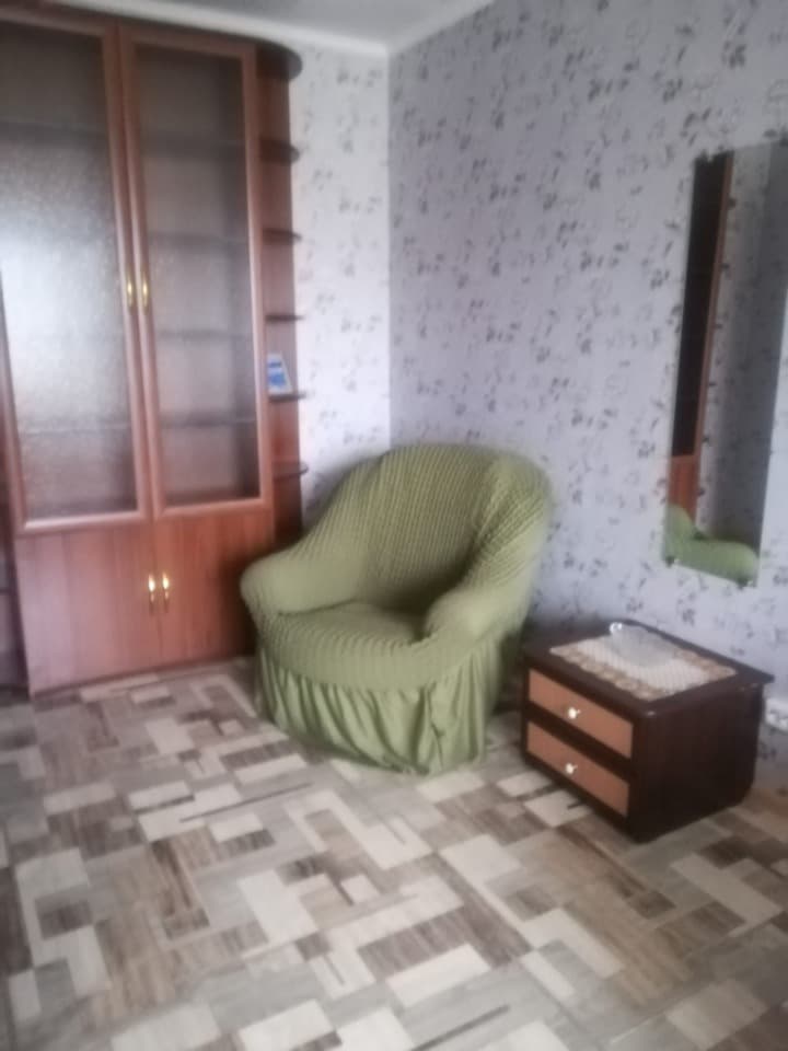 сдам 1 ком. кв.38 кв.м рус. семейной паре или девушке