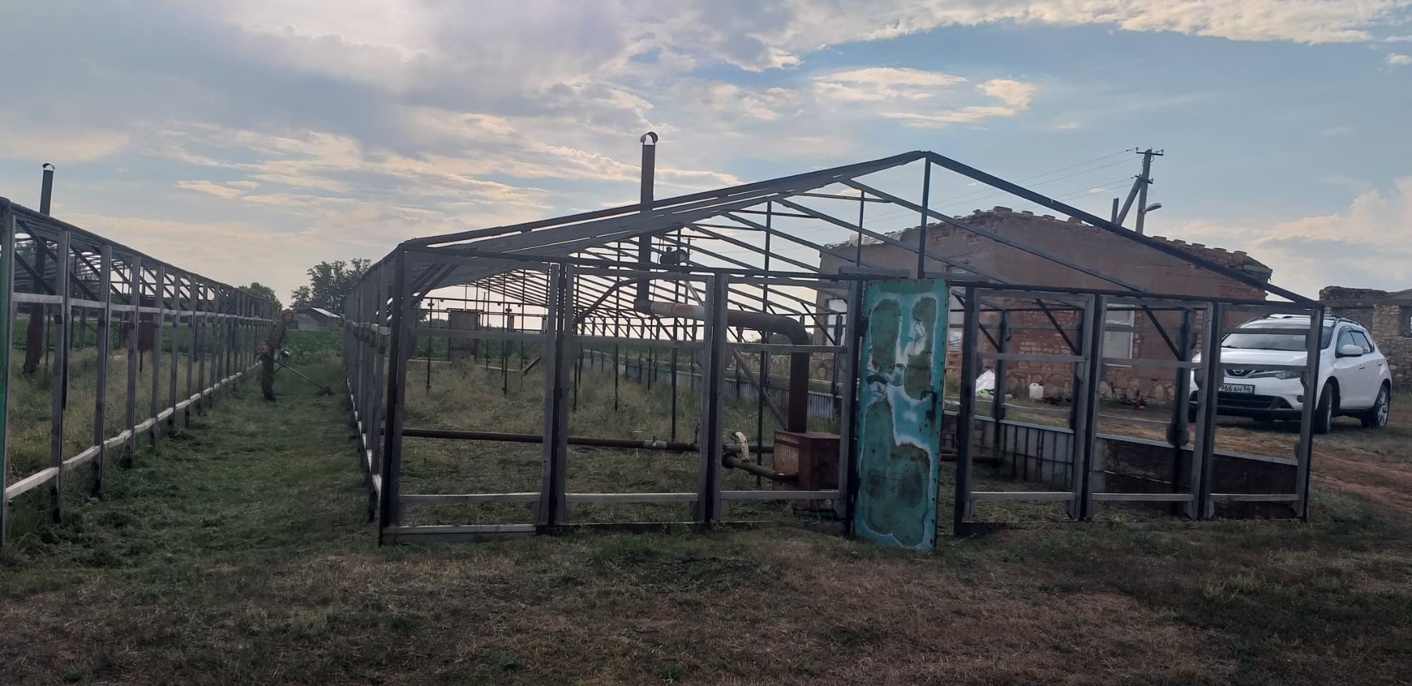Продается производственная база на земельном участке 2,,5 гага