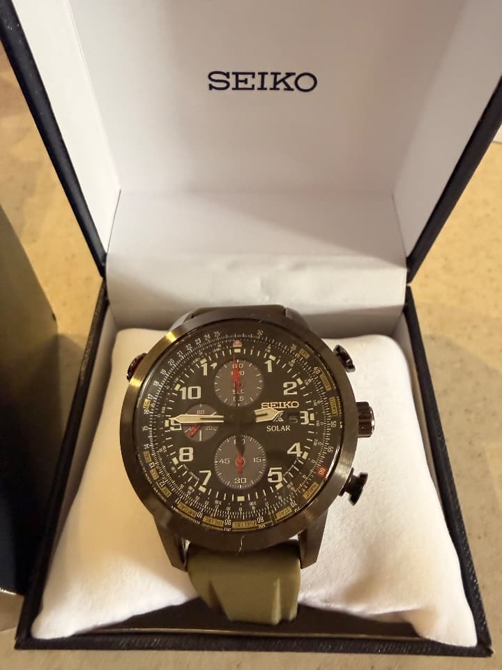 Наручные часы Seiko solar V176-0AG0